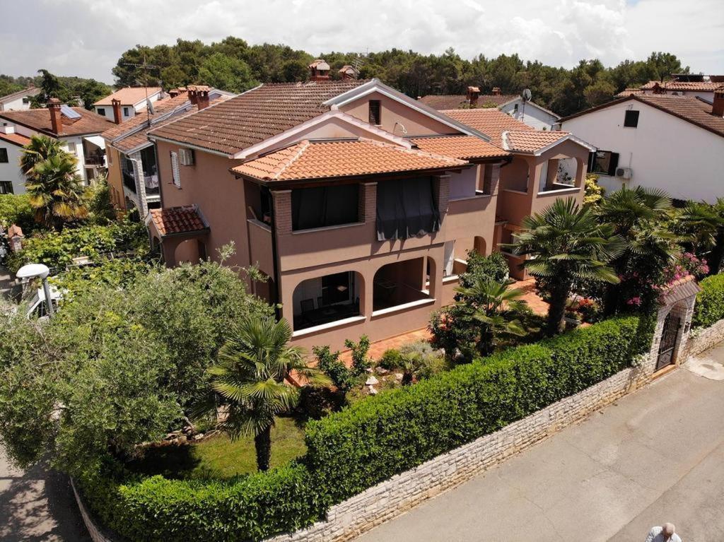 Apartments Sven-Marino Porec Bagian luar foto