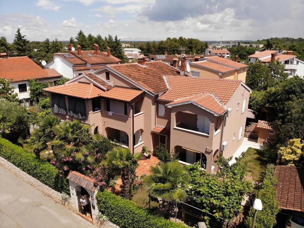 Apartments Sven-Marino Porec Bagian luar foto