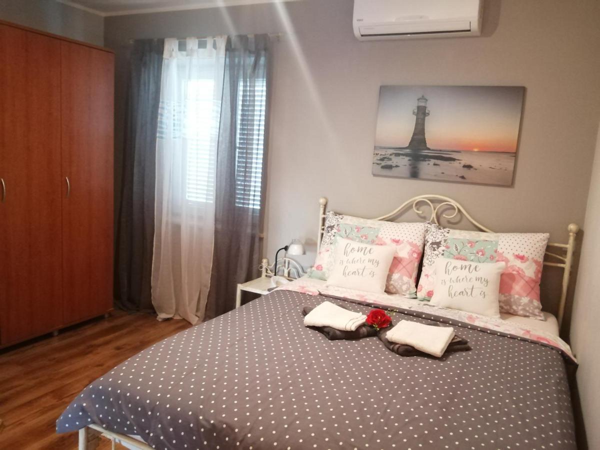 Apartments Sven-Marino Porec Bagian luar foto
