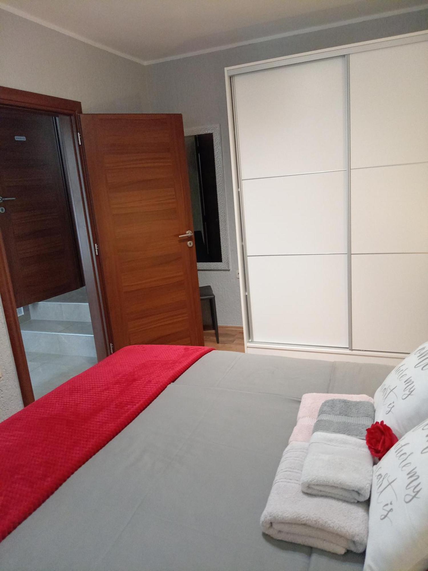 Apartments Sven-Marino Porec Bagian luar foto