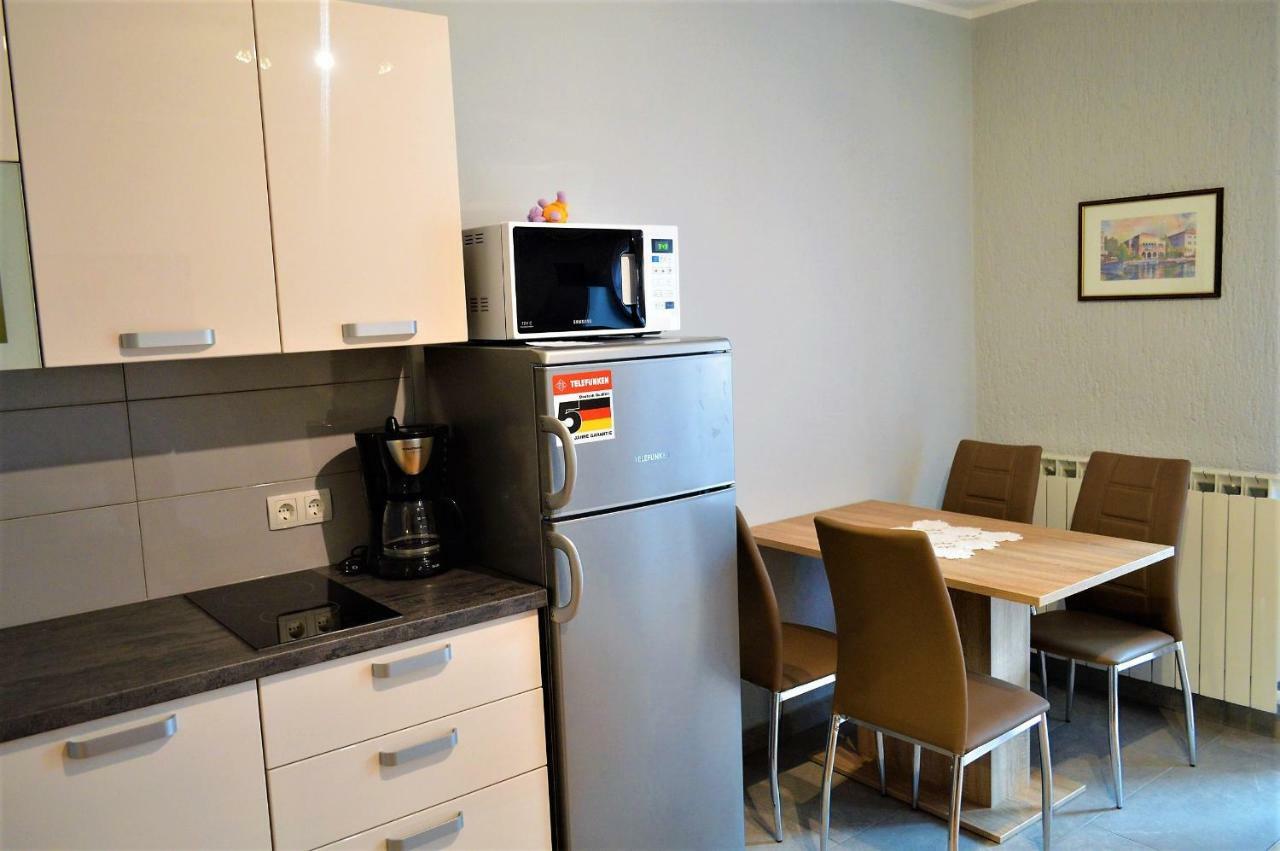 Apartments Sven-Marino Porec Bagian luar foto