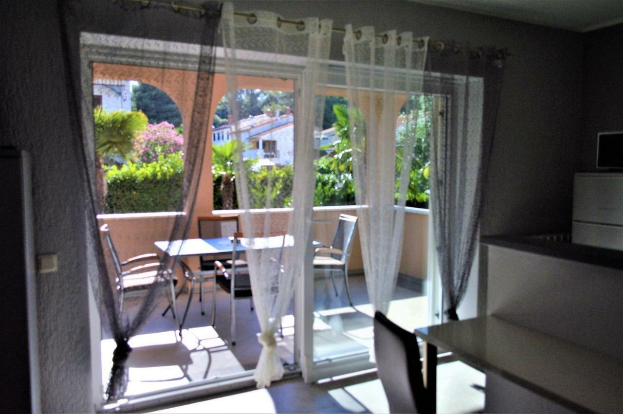 Apartments Sven-Marino Porec Bagian luar foto